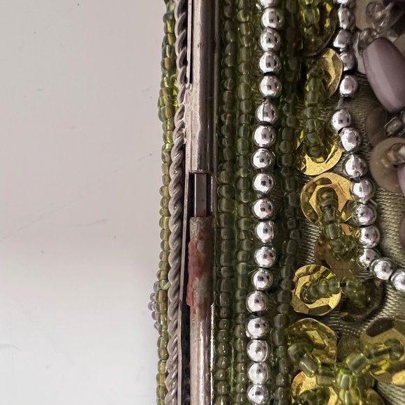 Vintage beaded bag with spring-loaded closure! Gorgeous bag! - Picture 10 of 10